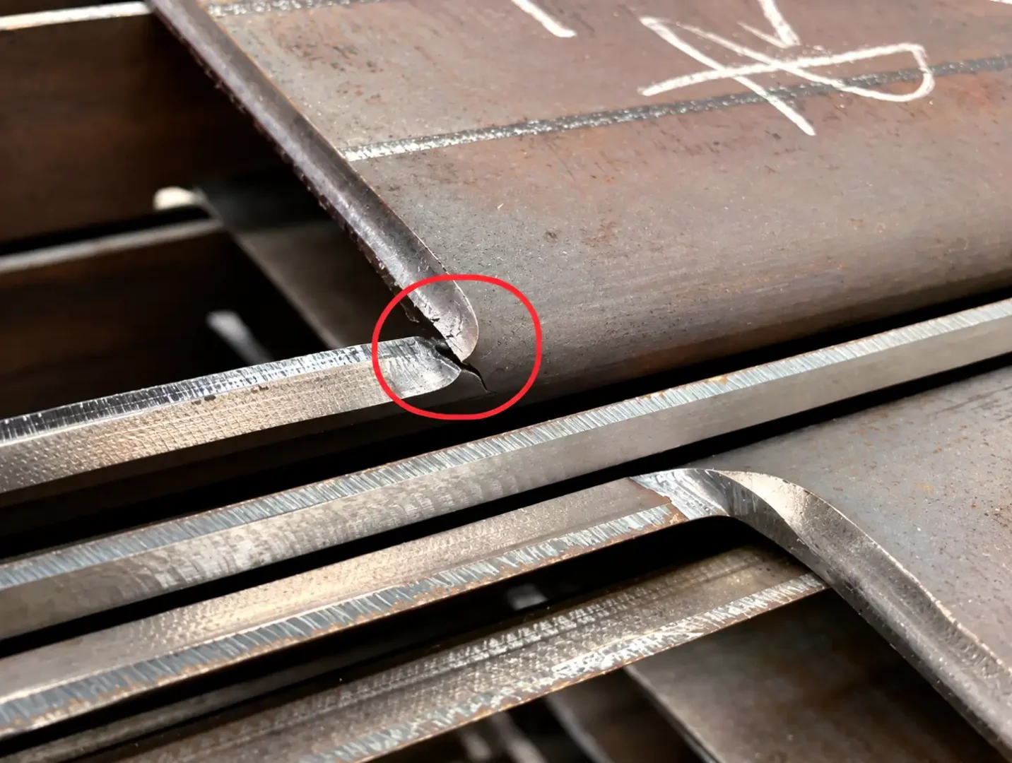 Crack beginning at the edge of a formed sheet metal part